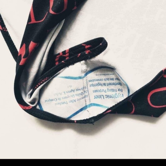 NWOT True Religion Black and RedLogo Bodysuit Size X Lasge - Picture 7 of 7